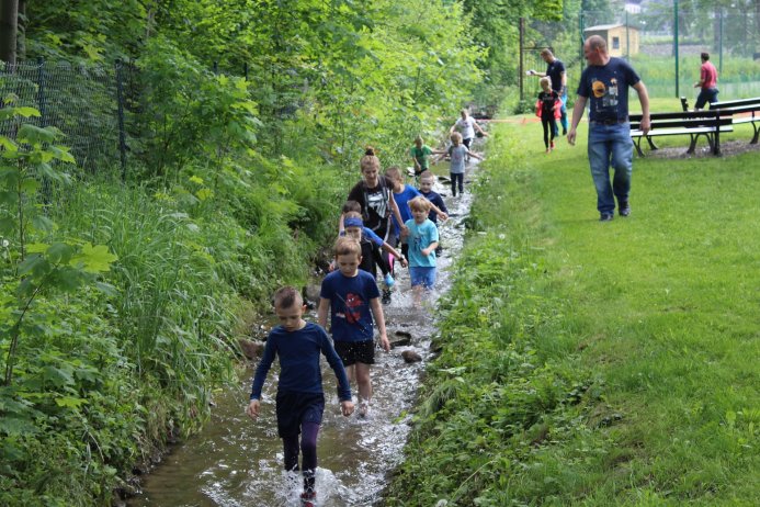 Rywalizacja w strumyku